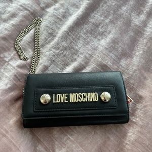 Love Moschino wallet /clutch on the chain